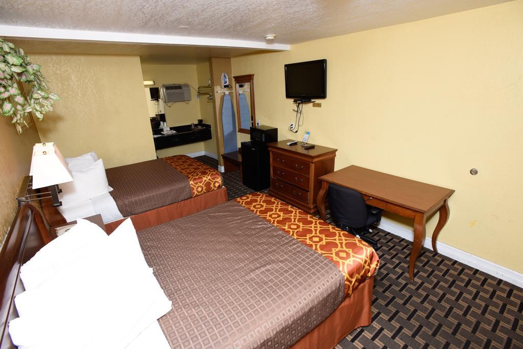 Best Budget Inn Anaheim Room photo